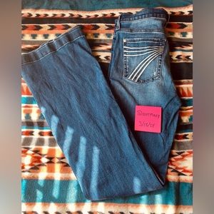 White pocket 7FAMK Dojo Size 27. Inseam 34